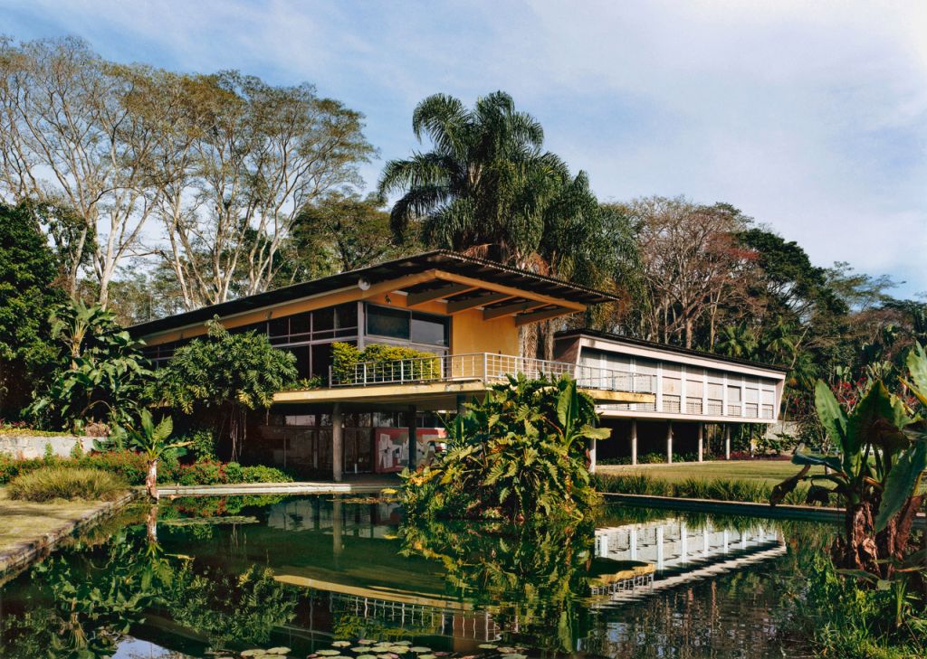 fachada da residência de Olivo Gomes. Projeto completa 70 anos