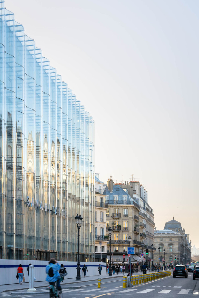 © Simon Garcia | arqfoto.com La Samaritaine, Paris, reabertura, escritório SANAA, vidro ondulado