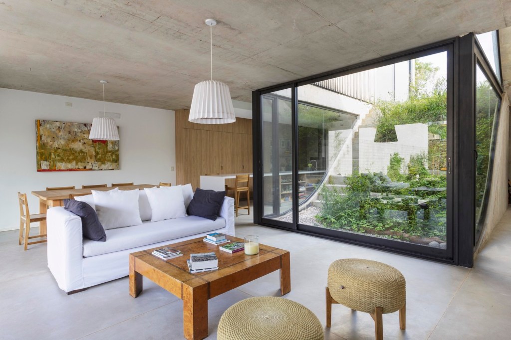 Casa sustentável possui jardins em todos os andares casa arquitetura sustentabilidade sustentavel