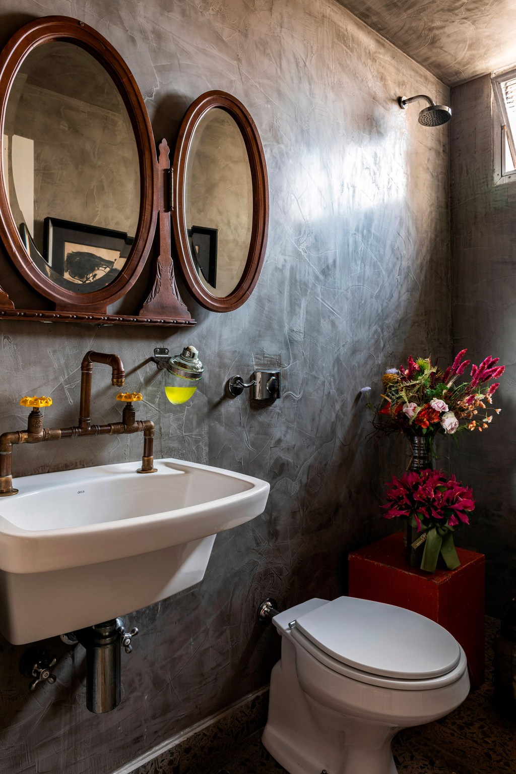Apartamento repleto de plantas em São Paulo assinado pelo escritório Messa Penna Arquitetura apartamento urban jungle biofilia industrial decor decoracao messa pena arquitetura