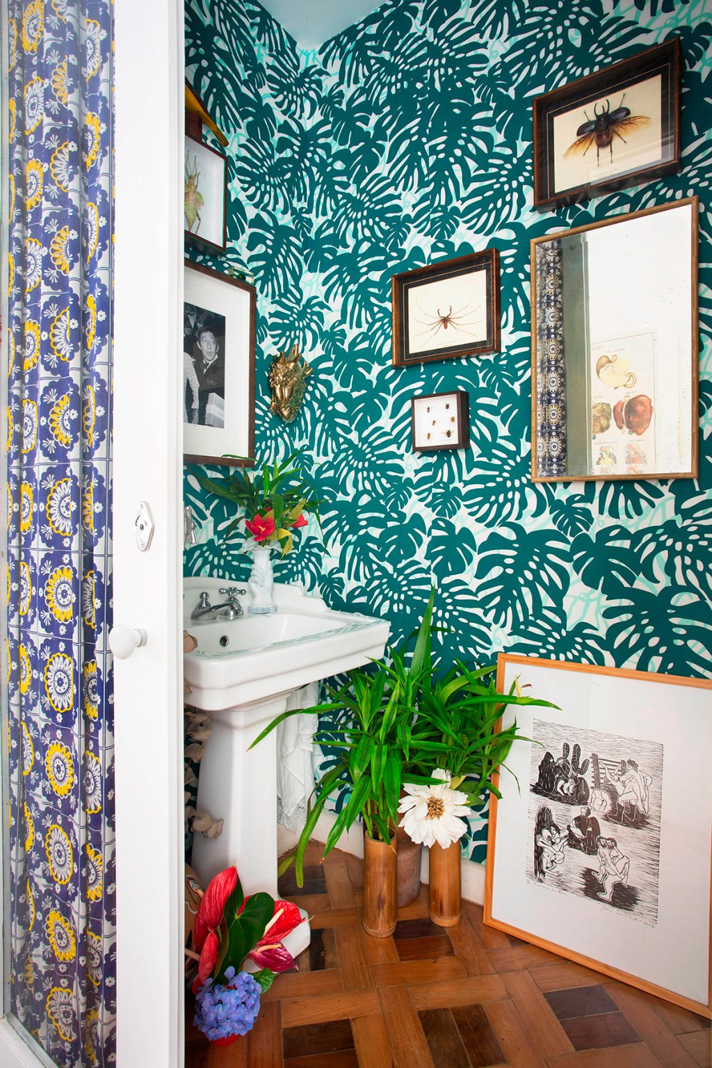 Lavabo-_-Dracenas-em-vasos-de-bambu-sobre-o-piso apartamento decor paisagismo isabela capeto anna luiza rothier plantas decoração rio de janeiro