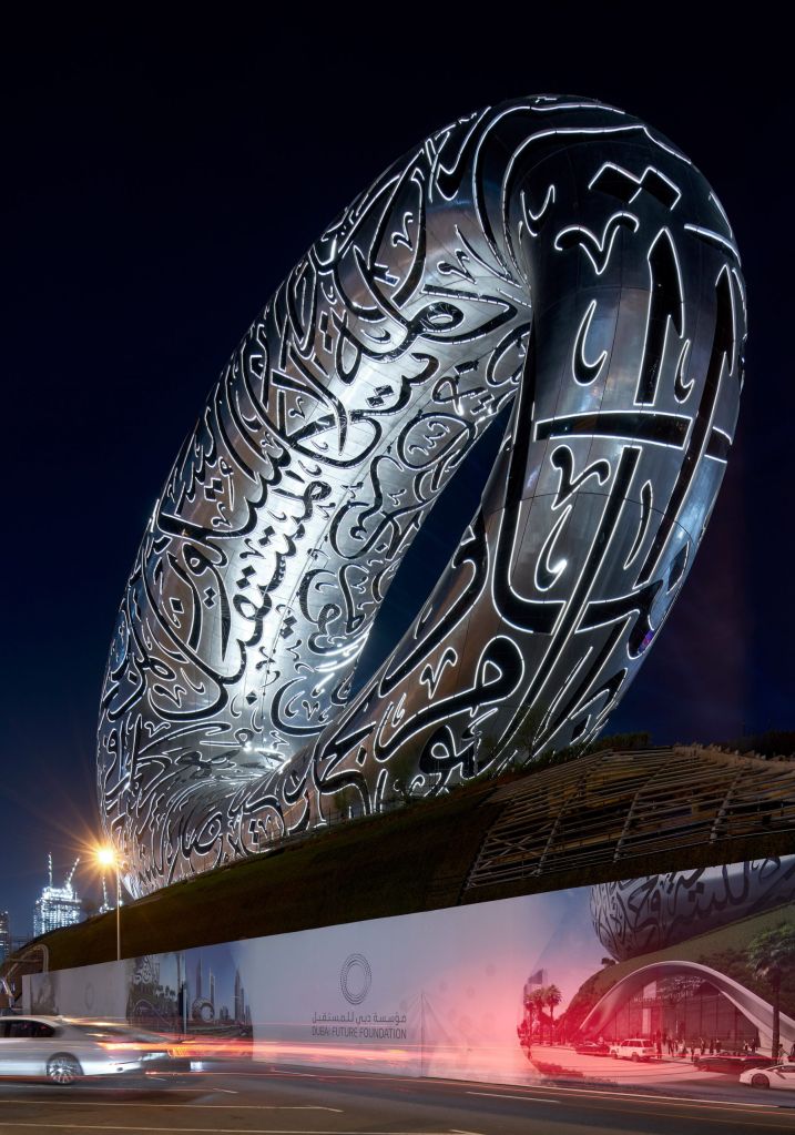 museu do futuro localizado em Dubai tem formato de anel