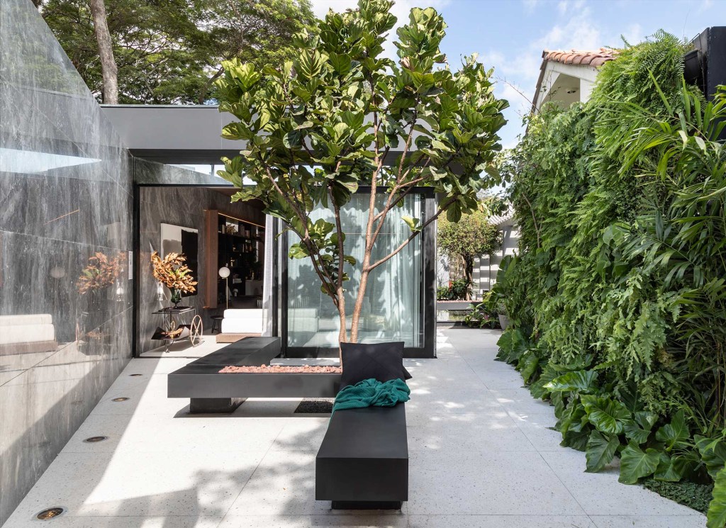 jardim-dos-sentidos-bia-abreu-casacor-sao-paulo-2019-jardim-vertical jardim dos sentidos bia abreu casacor sao paulo 2019 jardim vertical varanda minimalista