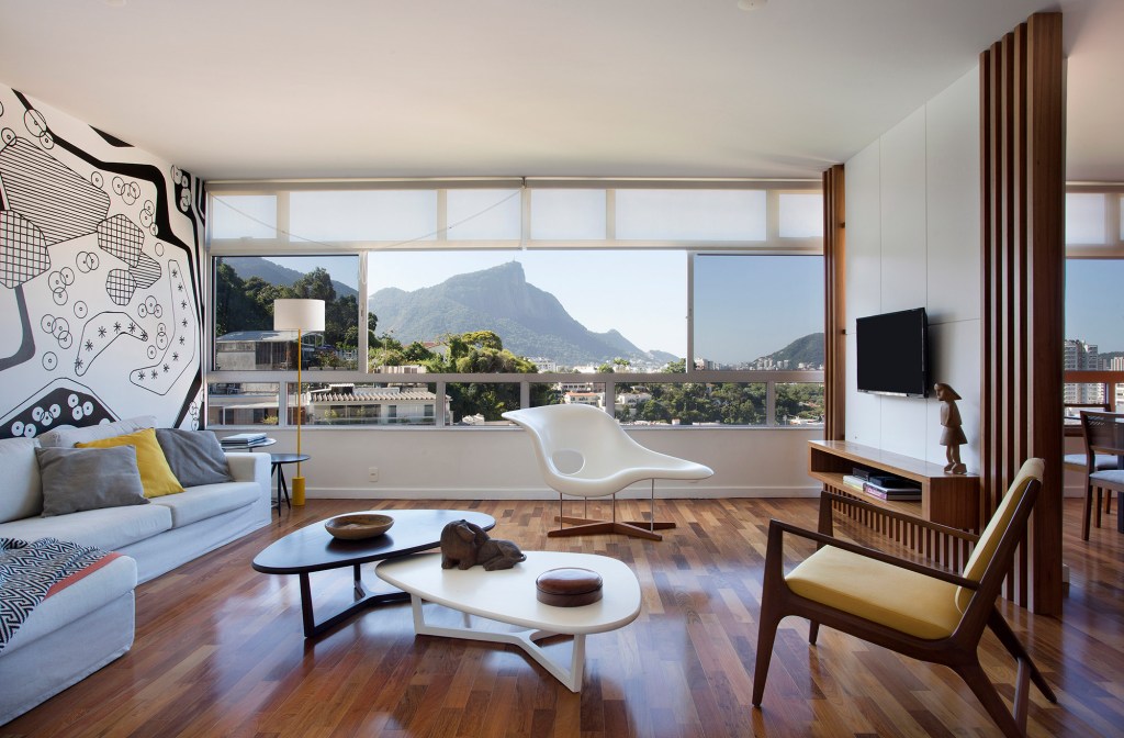 Área-social-de-um-apartamento-no-Alto-Leblon-assinado-pela-arquiteta-PATRICIA-MARINHO-_-foto-7 apartamento rio de janeiro patricia marinho burle marx