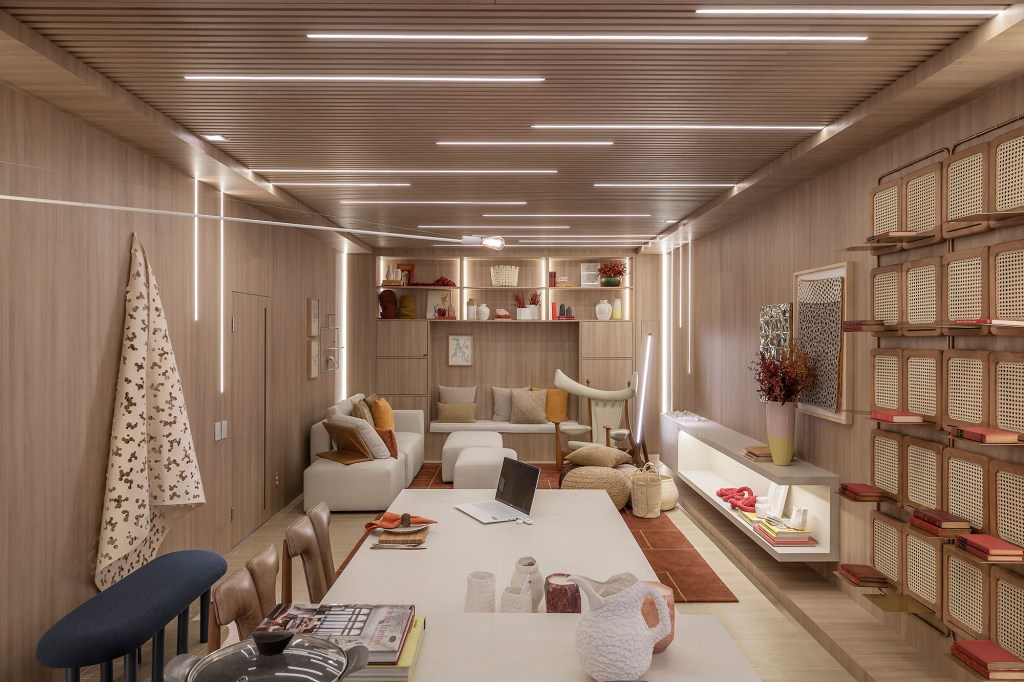 BarbaraJalles_CASACOR2019_(RafaelRenzo)-21 forro de madeira iluminação barbara jalles casacor sao paulo 2019