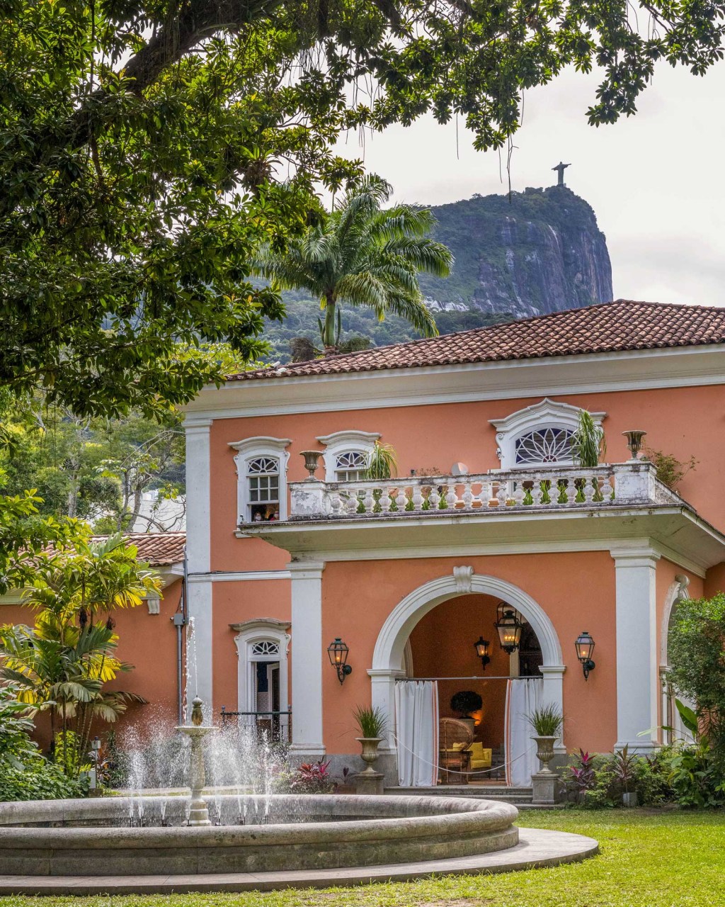 casacor rio de janeiro 2021 residencia brando barbosa sede mostra foto andre nazareth fachada jardim