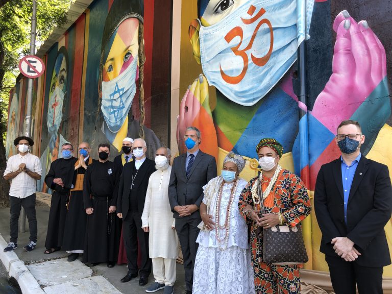 inauguração-reuniu-clérigos-de-diversas-religiões-crédito-para-Airton-Gontow-3-768×576 mural Kobra; são paulo; pinheiros; homenagem; vitimas da covid