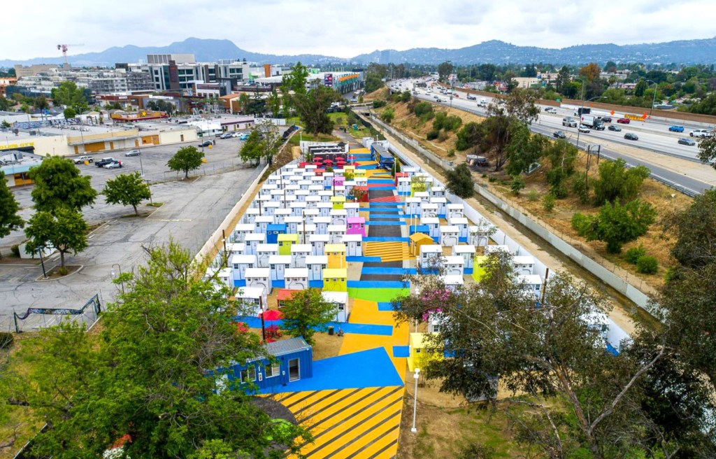 los-angeles-casas-coloridas Tiny houses para pessoas em situação de rua