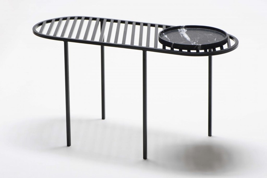 studio-roca-design-mesa-lateral-grelha-com-bandeja-preta studio roca design mesa lateral grelha com bandeja preta