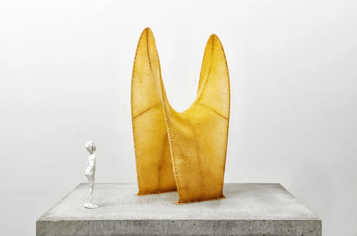 tomas-libertiny-esculturas-feitas-por-abelhas-bienal-de-veneza-2021-1 tomas-libertiny-esculturas-feitas-por-abelhas-bienal-de-veneza-2021-1