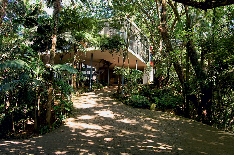 10- Casa-de-vidro-henrique-luz-divulgacao-1-tif A Casa de Vidro, de Lina Bo Bardi.