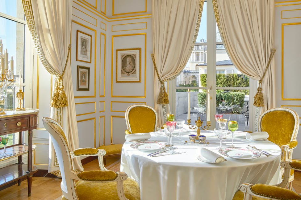5e984f21-993f-4fba-a1f4-fbc4b6518a39_Restaurant—Cabinet-Marie-Antoinette-desktop hotel; paris; turismo; hotel de luxo; palacio de versalhes; frança