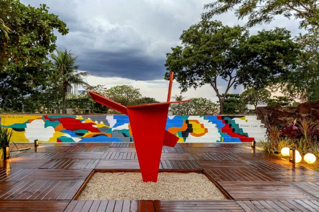 Praça Cairu - Fernanda Prado e Mara Magalhães. Praça Cairu - Fernanda Prado e Mara Magalhães.