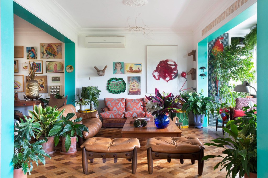 Sala-de-estar-e-varanda-_-Lírios-da-paz-Dracenas-Marantas-Asparagus-Syngonium-Ficus-e-Leeas-_-foto-1 plantas purificam o ar