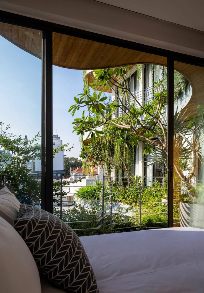 city-oasis-apartments-k-a-studio-vietnam-designboom-13 prédio no vietnã com plantas em queda