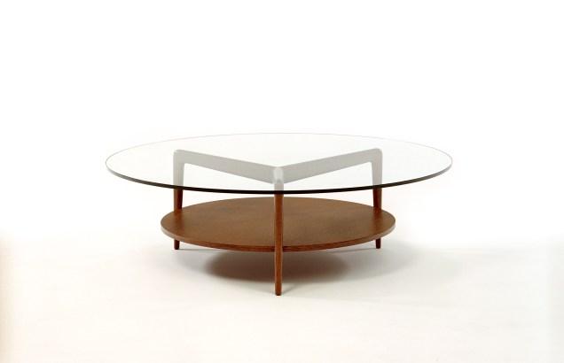 Desenhada por Roberto Aflalo, a Mesa de Centro Aranha foi incorporada à coleção em 1952. Desenhada por Roberto Aflalo, a Mesa de Centro Aranha foi incorporada à coleção em 1952.