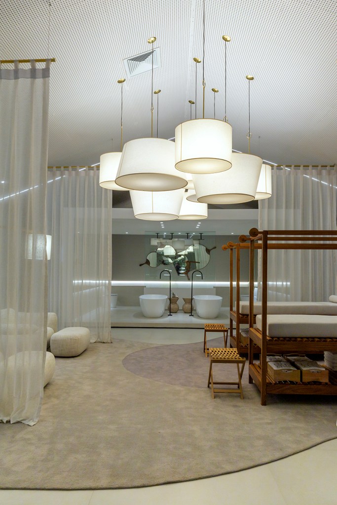 01- sala-de-banho-aldeira-leo-romano-casacor-goias-2021-edgard-cesar Sala de Banho Aldeia Leo Romano CASACOR Goiás banheiro espelho spa design