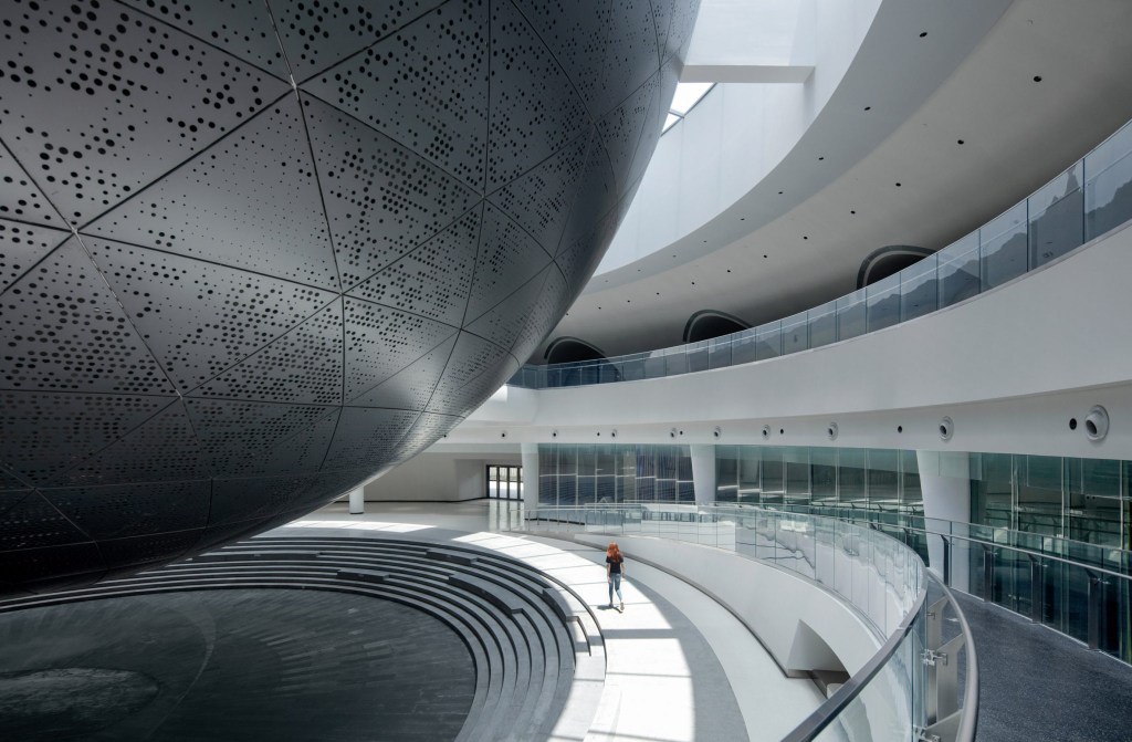 ennead-architects-shanghai-astronomy-museum-china-architecture_dezeen_2364_col_9-2048×1342 museu; astronomia; china; maior museu do mundo; arquitetura; moderna; engenharia; construção; universo; planetário