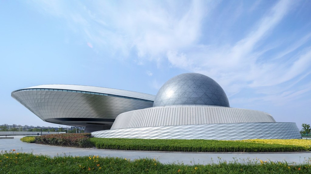 ennead-architects-shanghai-astronomy-museum-china-architecture_dezeen_2364_hero_3 museu; astronomia; china; maior museu do mundo; arquitetura; moderna; engenharia; construção; universo; planetário