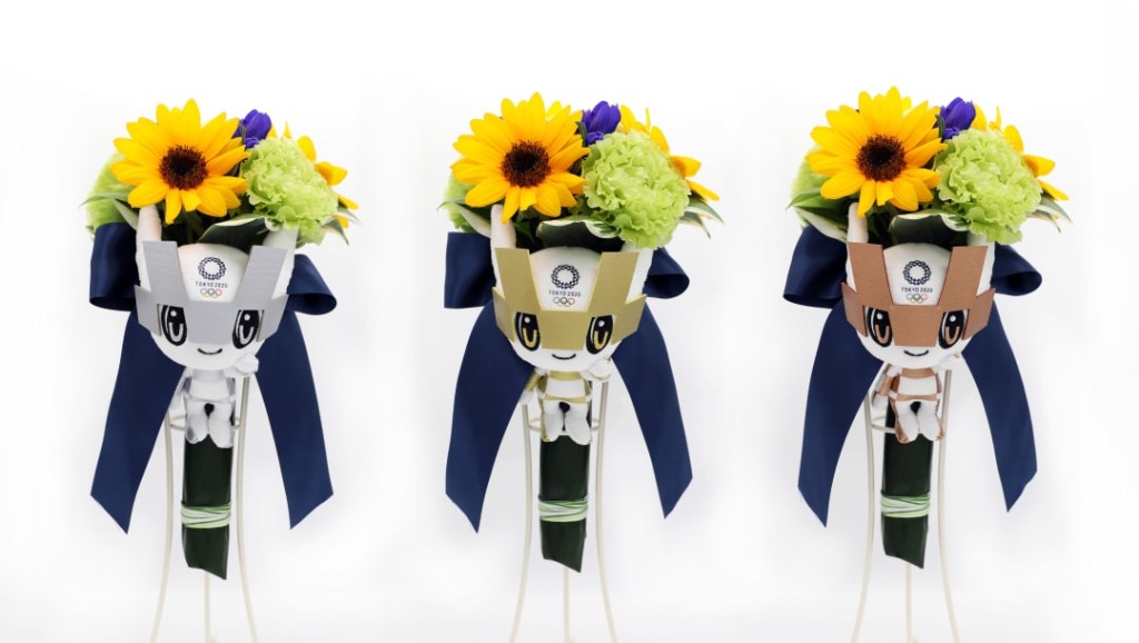 mirato Buques olimpicos com flores japonesas