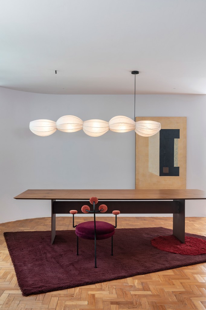 juliana-lima-vasconcellos-sala-de-estar-jk-casacor-minas-gerais-2021-daniel-mansur Sala de Estar JK Juliana Lima VasconcellosCASACOR Minas Gerais 2021 design arte mangabeira madeira