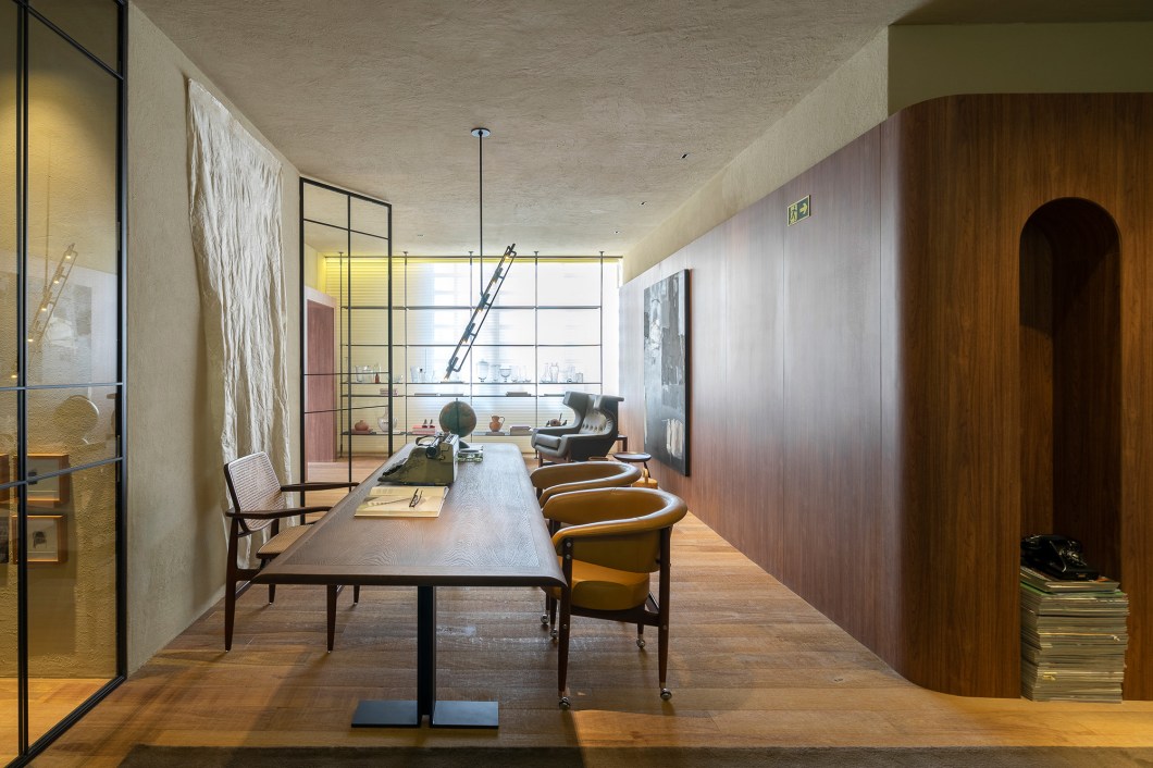 Gargioni Arquitetos - Artempo. O projeto é um home office que promove a reaproximação do ser humano com a sua essência. ARTEMPO é inspirado numa exposição enciclopédica de arte, criada para o Palazzo Fortuny, Veneza, em 2007. A mostra examinou a relação entre arte e tempo, e o poder da exibição, e incluiu variações de culturas e períodos. Gargioni Arquitetos - Artempo. O projeto é um home office que promove a reaproximação do ser humano com a sua essência. ARTEMPO é inspirado numa exposição enciclopédica de arte, criada para o Palazzo Fortuny, Veneza, em 2007. A mostra examinou a relação entre arte e tempo, e o poder da exibição, e incluiu variações de culturas e períodos.
