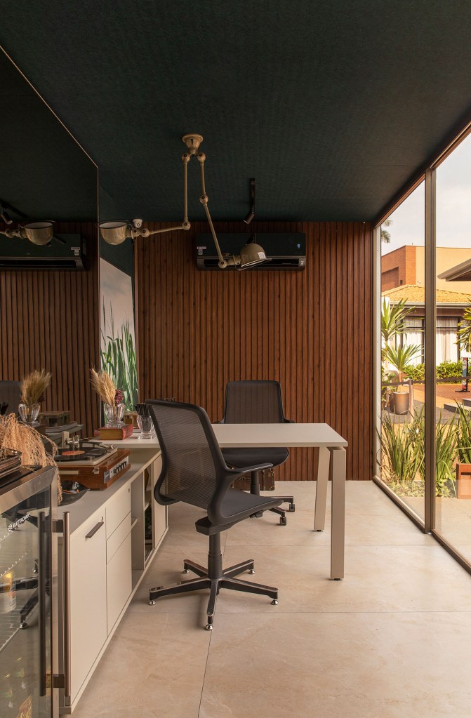 home-office-agro-lauro-machado-casacor-ribeirao-preto-2021-3 Home Office Agro, ambiente da CASACOR Ribeirão Preto 2021 por Lauro Machado.