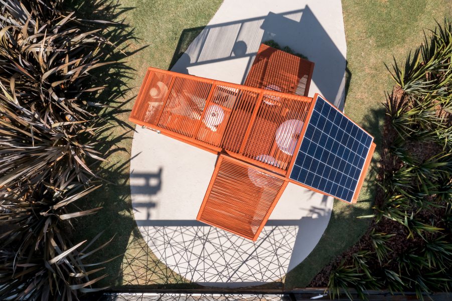 placa-solar-house-casacor-parana House é um espaço com design sustentável presente na CASACOR Paraná 2021