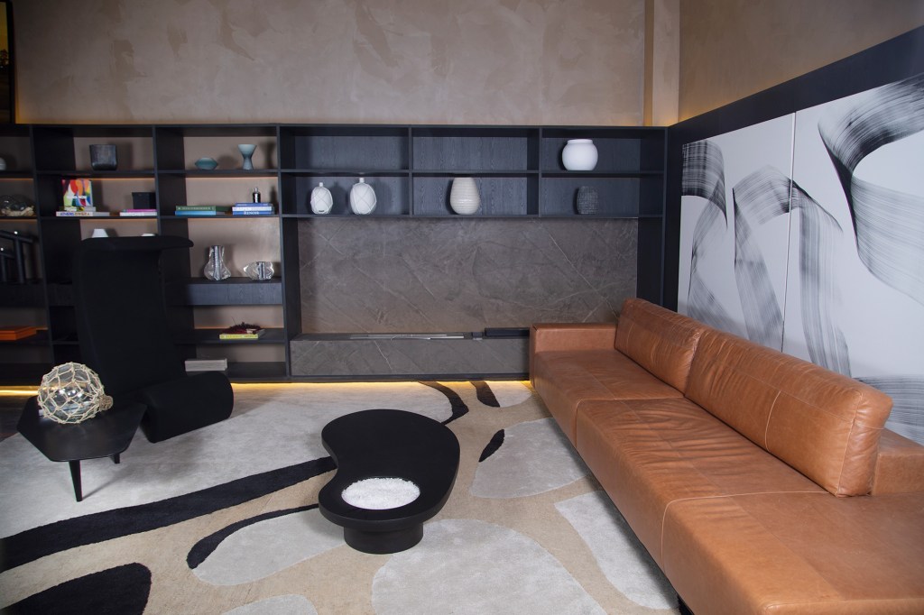 DK-KIRA-@arthurguimaraesarchitects-@henrique_padilha-@dimagramarmoraria-2 Lounge Comandante Rolim Amaro, por Arthur Guimarães