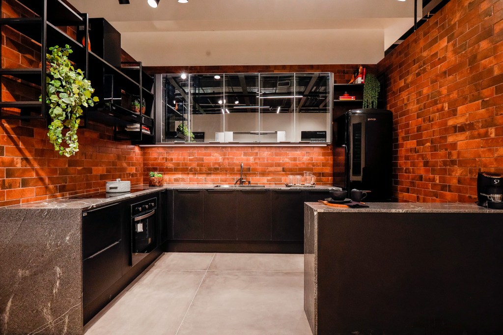 leroy1 Mais de 25 showrooms trazem espaços decorados e apresentam produtos de mais de 40 fornecedores nacionais e internacionais.