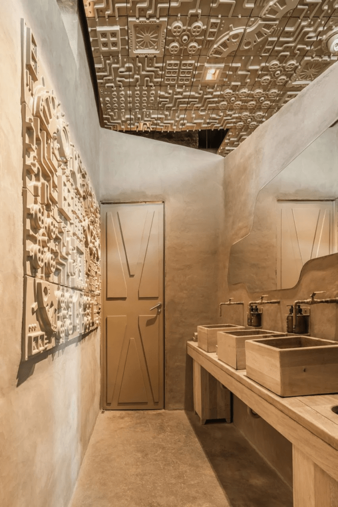 veneno-restaurant-interiors-ceiling-mexico-guadalajara_dezeen_1704_col_9-852×1279 Restaurante em Guadalajara tem teto idêntico a sítio arqueológico