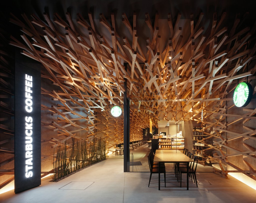starbucks-japao-kengo-kuma-foto-masao-nishikawa Loja do Starbucks em Fukuoka. Projeto de Kengo Kuma.