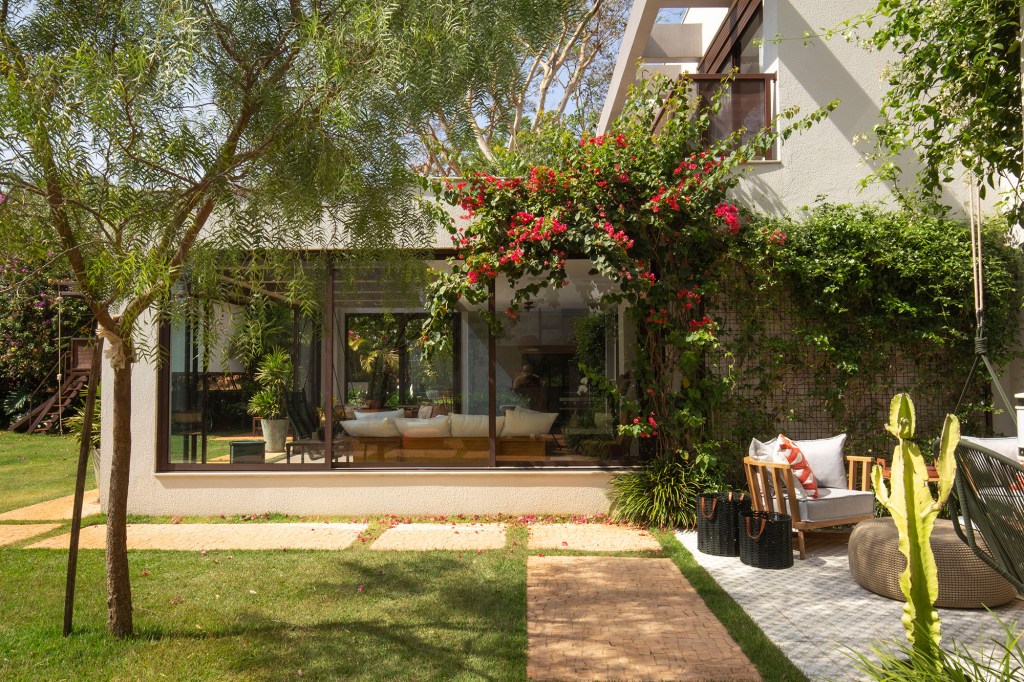 Casa-em-Brasília-Karen-Pisacane-6 Casa em Brasília arquiteta Karen Pisacane Casa de Campo Arquitetura