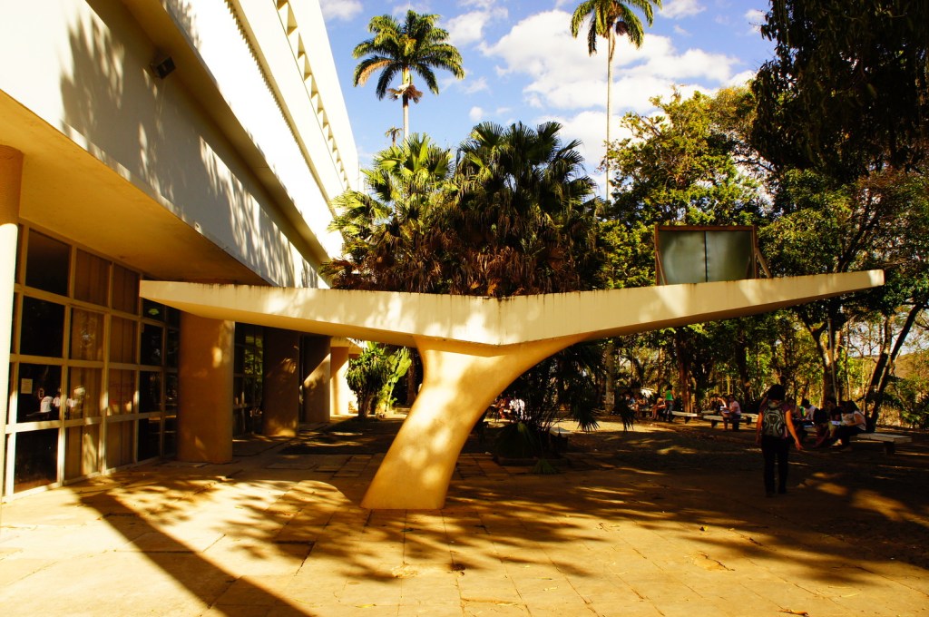 SONY DSC Colégio Cataguases - Oscar Niemeyer