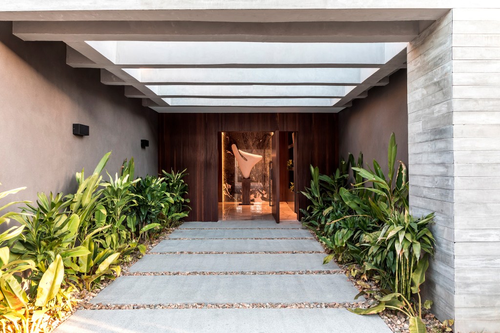 EM_210728_LL_7376 casa casacor arquitetura fachada jardim larissa loh escultura leopoldino abreu