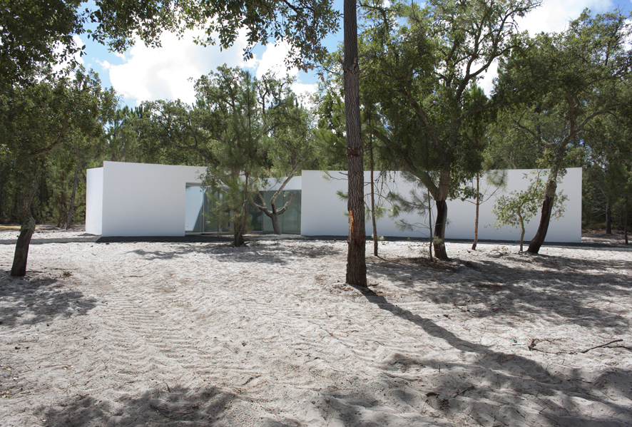 Casa assinada por Aires Mateus em Portugal