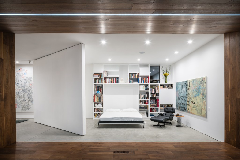 10_DBA_Hide_Out_Photo-Brandon_Shigeta Casa Janss Dan Brunn Architecture – Brandon Shigeta/Archdaily – A casa, que se tornou referência em Los Angeles nos ano anos 1970 e 80, foi reformada pelo Dan Brunn reconhecido por sua linguagem minimalista