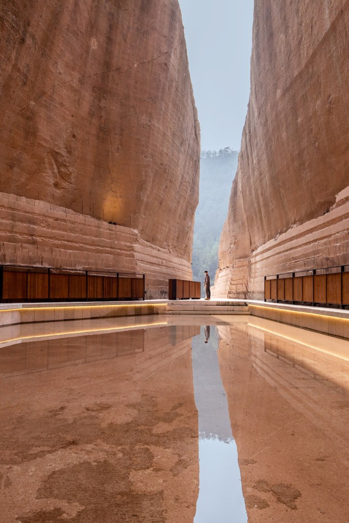 19_DnA_Design-and-Architecture_Quarry_ph-Wang-Ziling_DnA_Design-and-Arch_full pedreiras revitalizadas; china; sustentabilidade; arquitetura