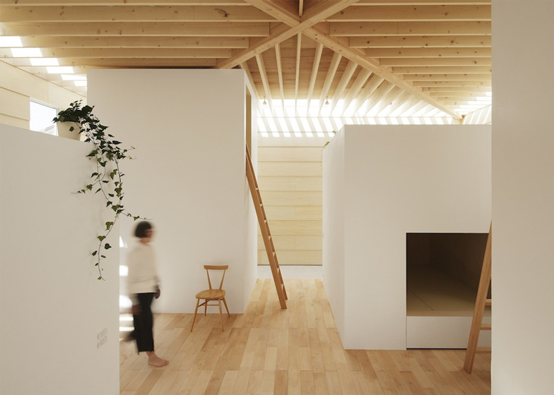 mA-style Architects – Kai Nakamuradezeen_Light-Walls-House-by-mA-style-architects_ss_1 Light Walls House - mA-style Architects - Kai Nakamura. A dupla de arquitetos japoneses sediados em Tóquio desenvolve projetos residenciais de linhas puras que inspiram gerações.
