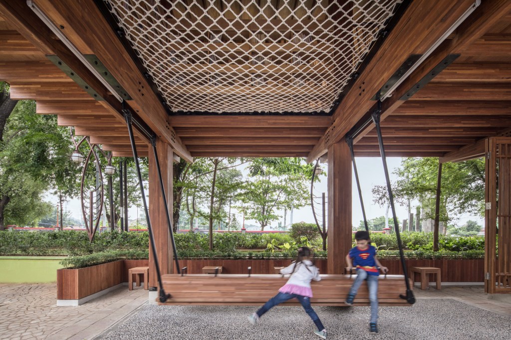 shau-microlibrary-warak-kayu-semarang-indonesia_dezeen_2364_col_2 microbiblioteca; madeira; sustentabilidade; indonésia
