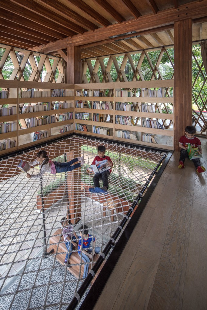 shau-microlibrary-warak-kayu-semarang-indonesia_dezeen_2364_col_3 microbiblioteca; madeira; sustentabilidade; indonésia