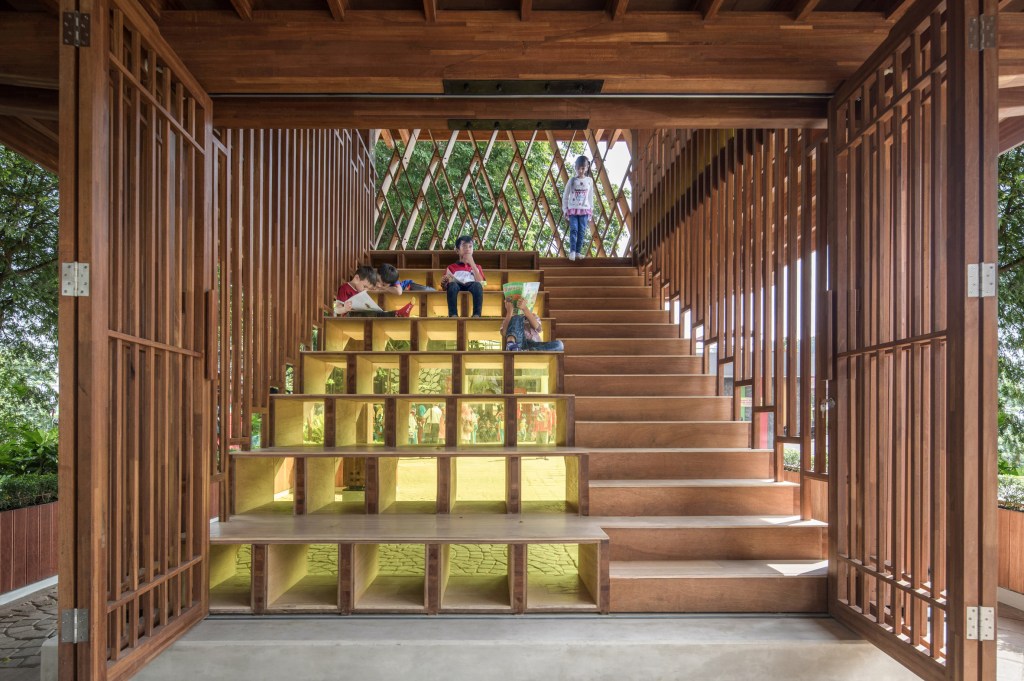 shau-microlibrary-warak-kayu-semarang-indonesia_dezeen_2364_col_5 microbiblioteca; madeira; sustentabilidade; indonésia