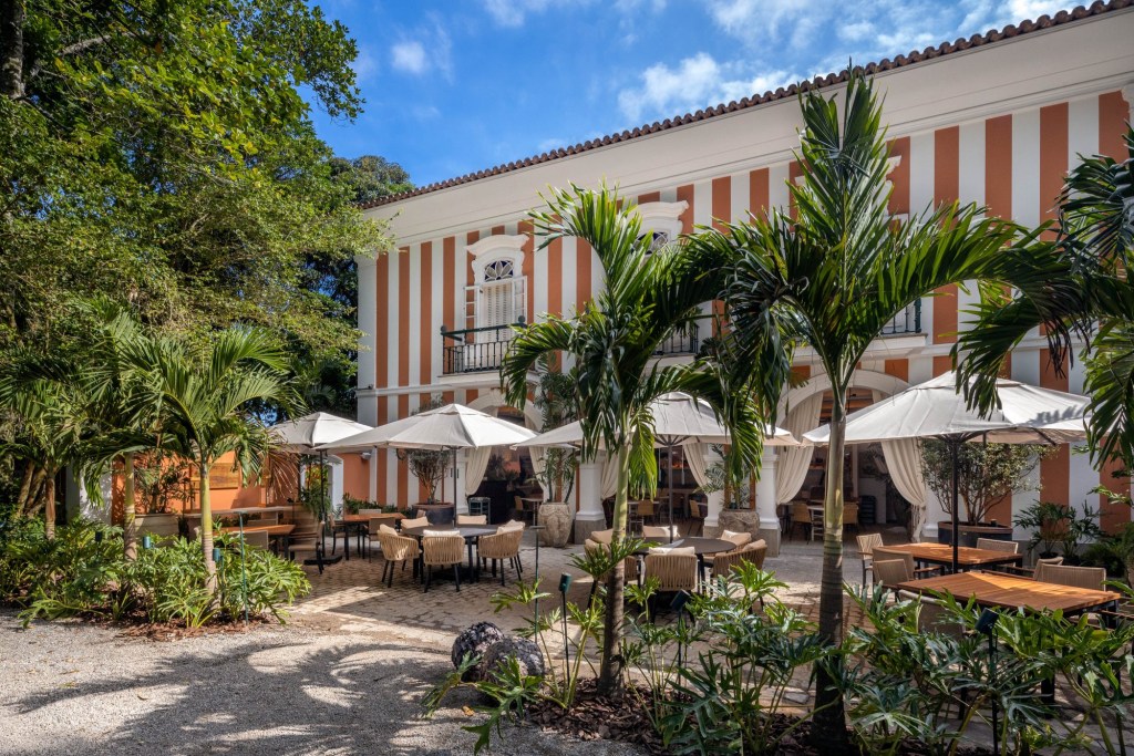 Espaço Figueira, por Erick Figueira de Mello. Ambiente da CASACOR Rio de Janeiro 2022. Espaço Figueira, por Erick Figueira de Mello. Ambiente da CASACOR Rio de Janeiro 2022.