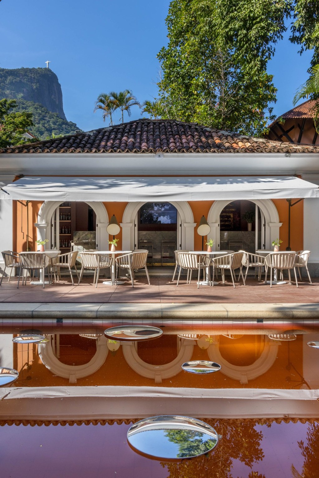 BamˈBo͞o Bar, por Gisele Taranto Arquitetura. BamˈBo͞o Bar, por Gisele Taranto Arquitetura. Ambiente da CASACOR Rio de Janeiro 2022.