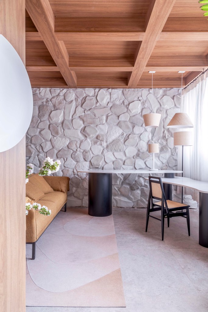 JéssicaMartins_CASACOR2021_(RafaelRenzo) Ateliê de Taipa. Buriti Arquitetura - CASACOR SP 2021