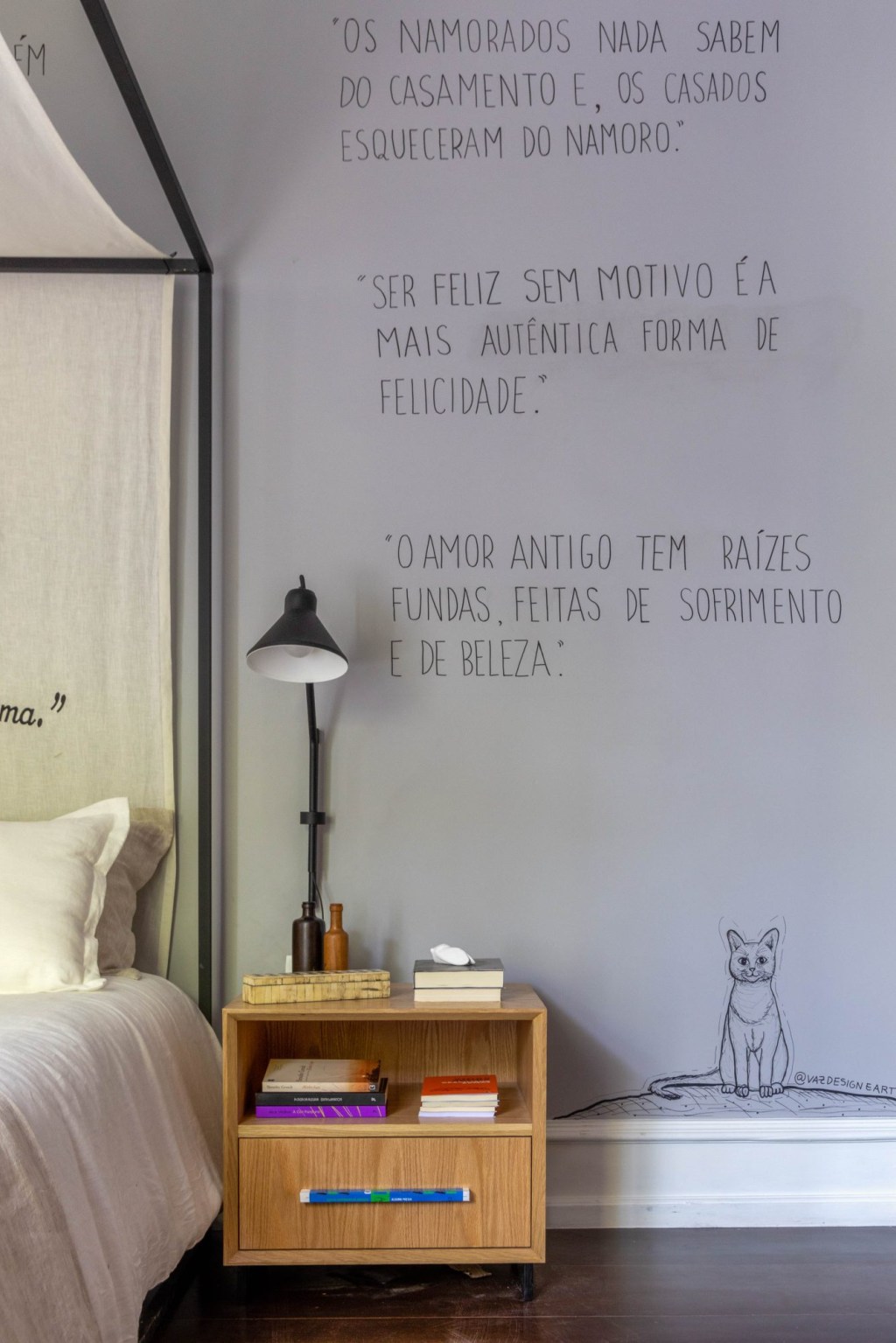 Quarto Drummond, por Lucilla Pessoa de Queiroz e Renata Caiafa. Ambiente da CASACOR Rio de Janeiro 2022. Quarto Drummond, por Lucilla Pessoa de Queiroz e Renata Caiafa. Ambiente da CASACOR Rio de Janeiro 2022.