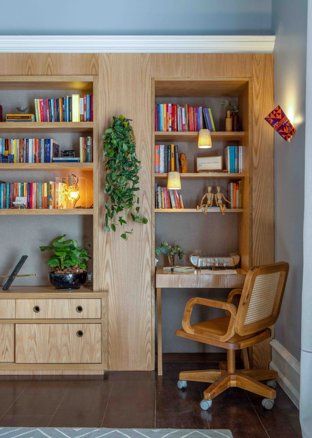 Quarto Drummond, por Lucilla Pessoa de Queiroz e Renata Caiafa. Ambiente da CASACOR Rio de Janeiro 2022. Quarto Drummond, por Lucilla Pessoa de Queiroz e Renata Caiafa. Ambiente da CASACOR Rio de Janeiro 2022.