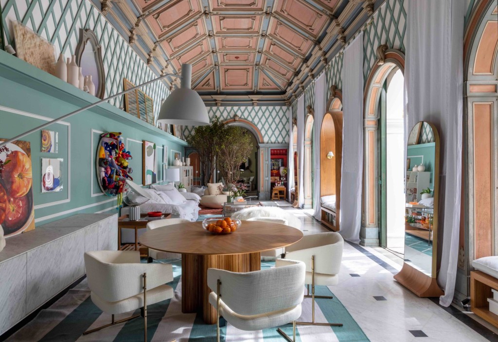 Living da Fonte, por Paola Ribeiro – CASACOR Rio 2022 Living da Fonte, por Paola Ribeiro. Ambiente da CASACOR Rio de Janeiro 2022.