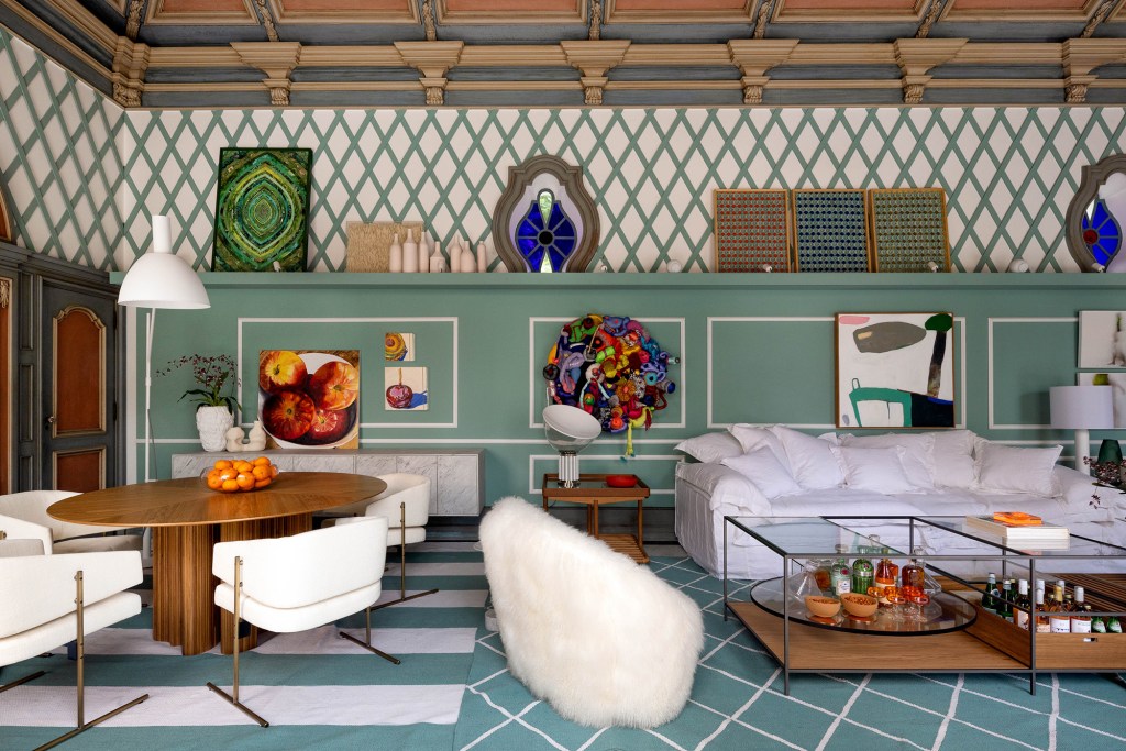 Living da Fonte, por Paola Ribeiro – CASACOR Rio 2022 Living da Fonte, por Paola Ribeiro. Ambiente da CASACOR Rio de Janeiro 2022.