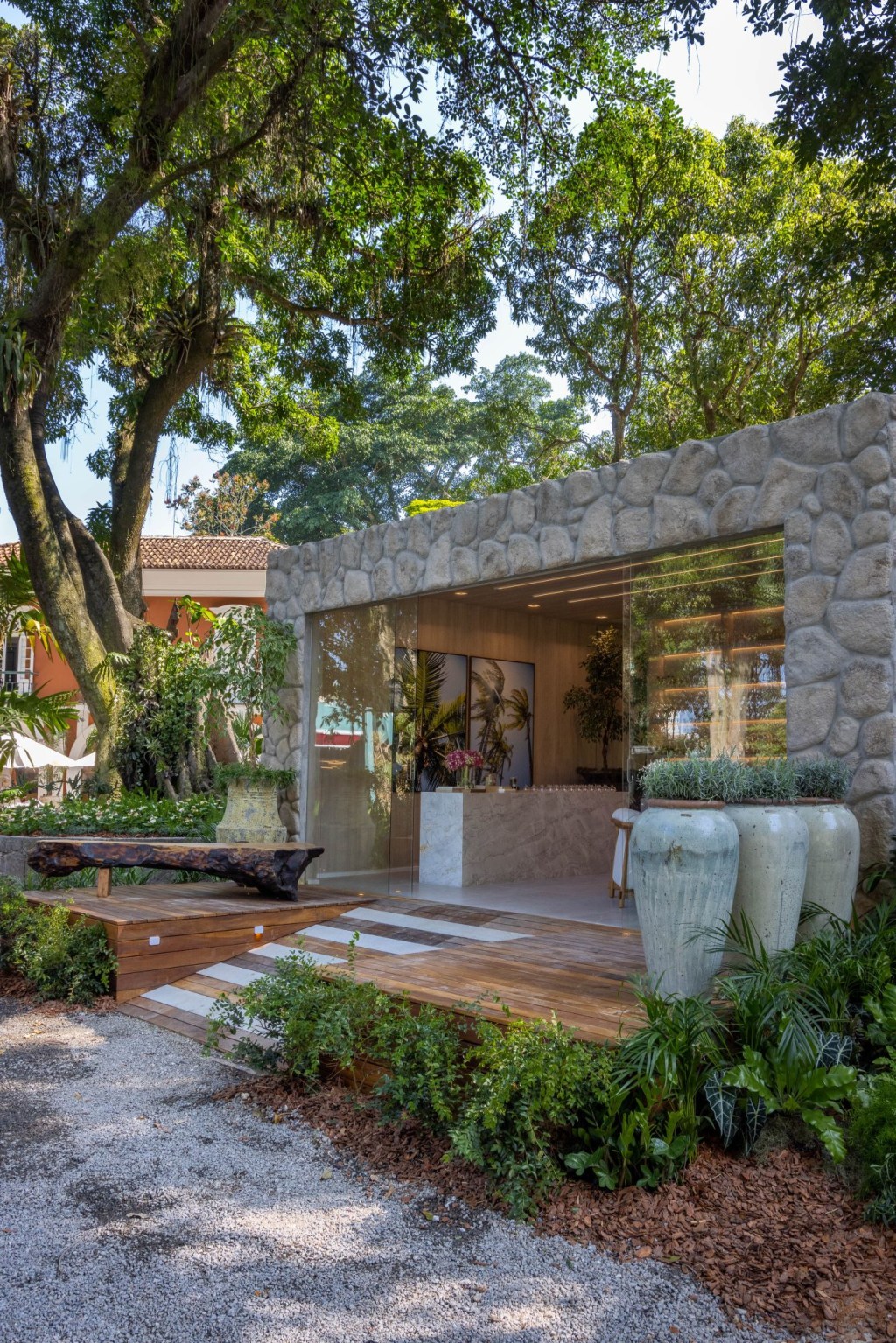 Casa dos Aromas, por Rafael Mirza. Ambiente da CASACOR Rio de Janeiro 2022. Casa dos Aromas, por Rafael Mirza. Ambiente da CASACOR Rio de Janeiro 2022.